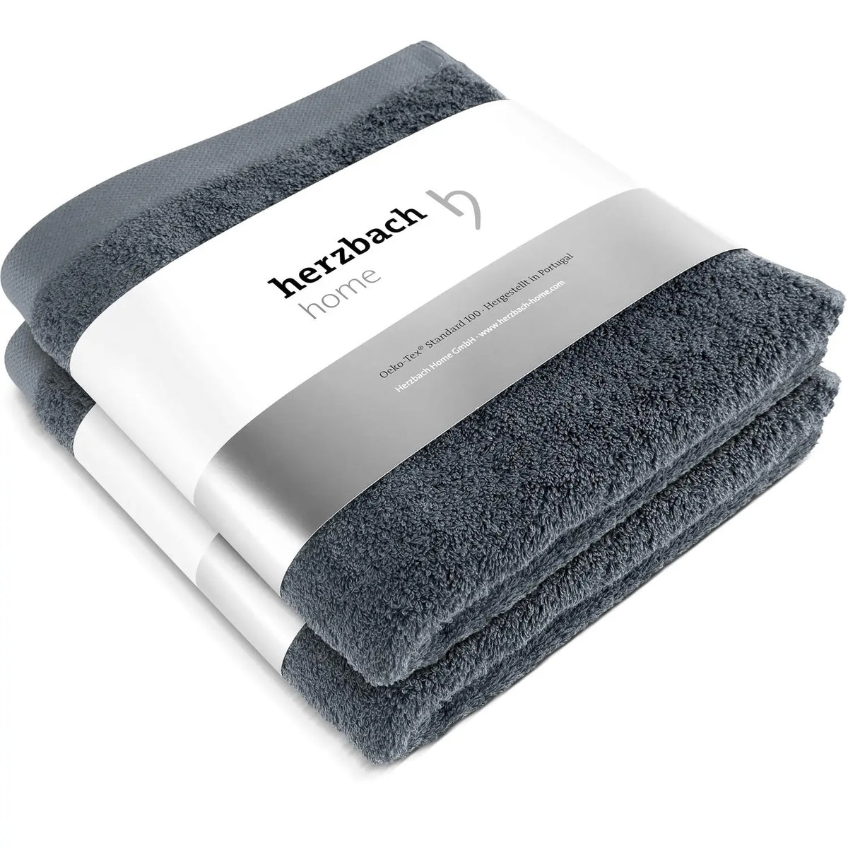 Zwei gefaltete anthrazitfarbene Pura Handtücher mit herzbach home Papierbanderole