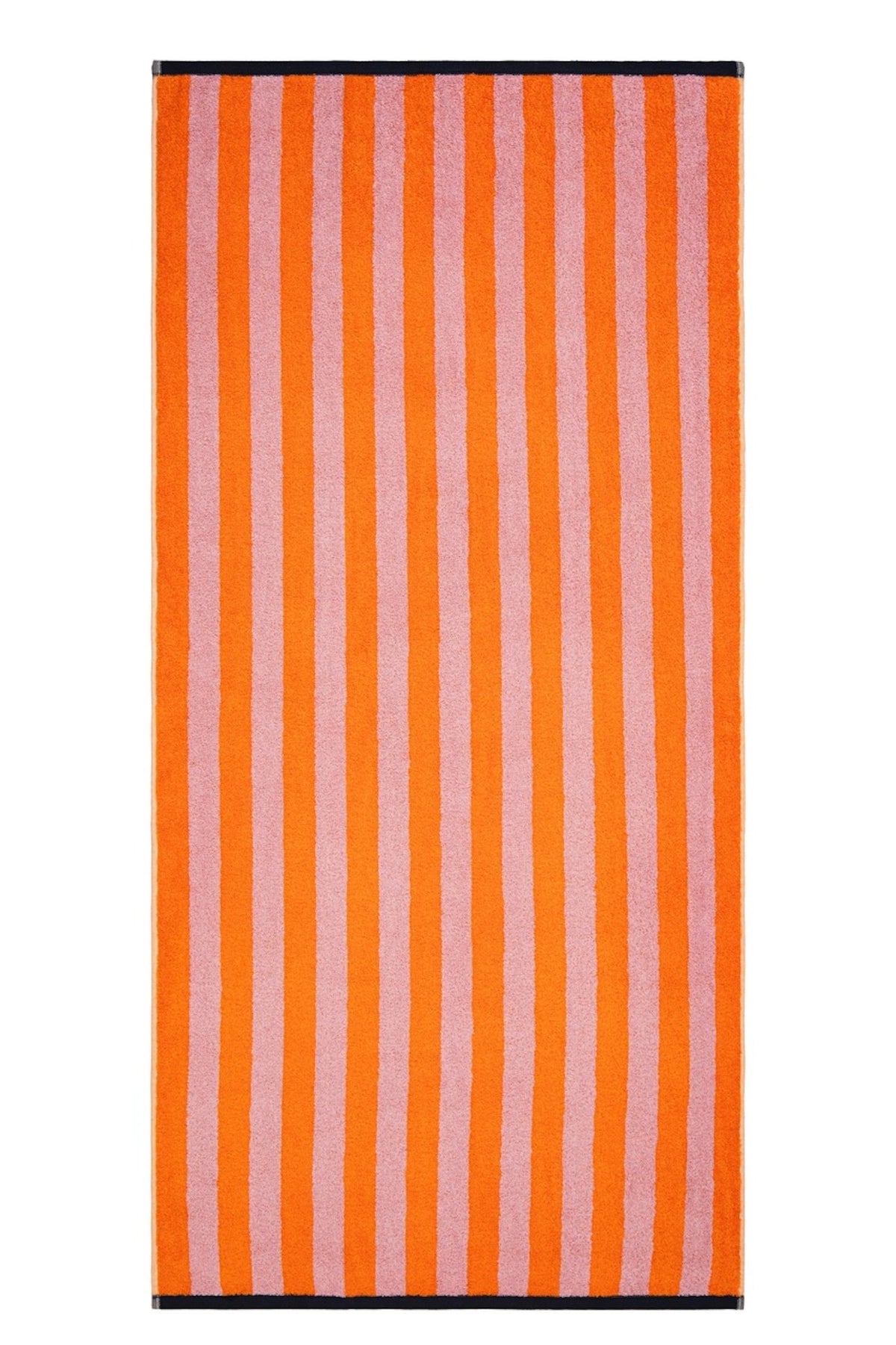 Duschtuch Good Vibes Mandarin Rosa – flach ausgebreitet, Vorderseite mit breiten Blockstreifen in leuchtendem Mandarinorange und Rosa, schwarzer Rand