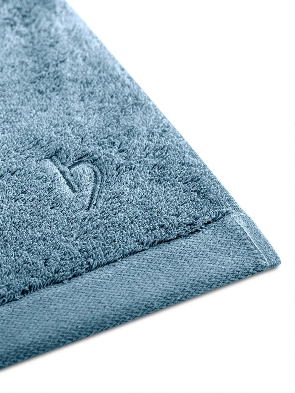 Detail von blauem Pura Frottier mit glattem Saum


