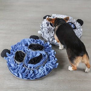 sniffing carpet / sniffing bear