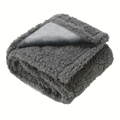 Waterproof dog blanket with soft, cuddly reverse side (uni / paws)